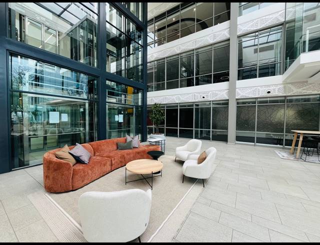 1,700M² OFFICE TO LET IN WATERFALL